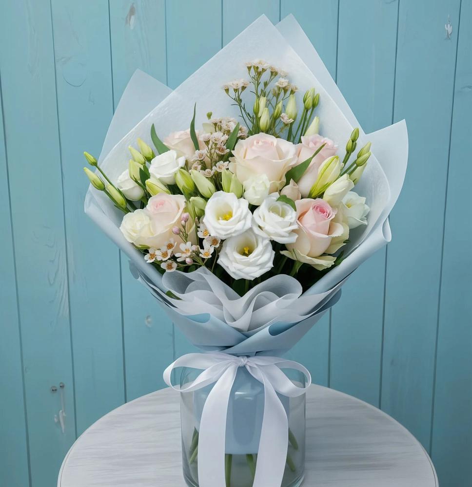 Букет цветов из: Розы и Лизиантусы в Пролетарске Ростовская область