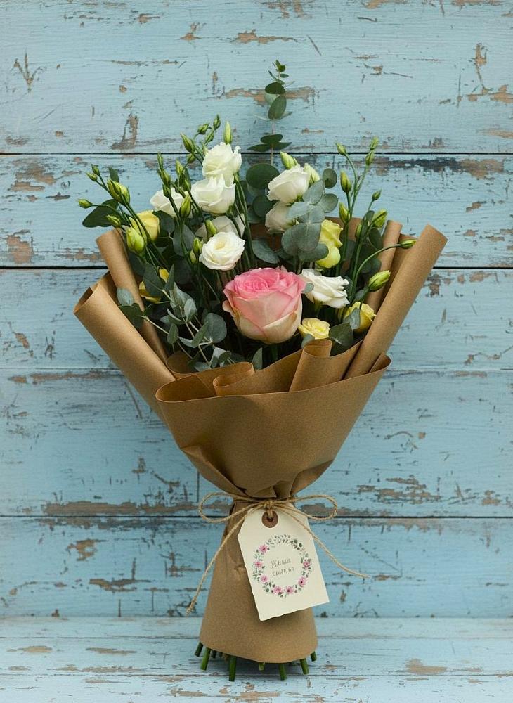 Букет цветов из: Розы и Лизиантусы в Пролетарске Ростовская область