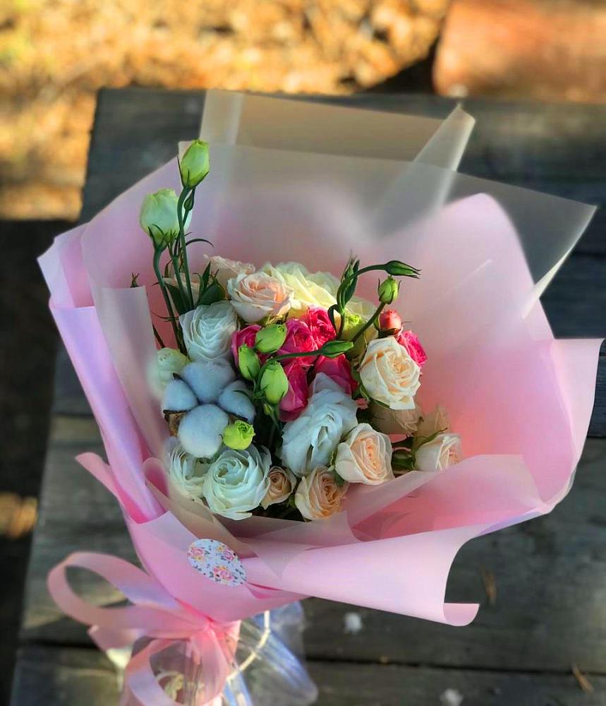 Букет цветов из: Розы и Лизиантусы в Пролетарске Ростовская область