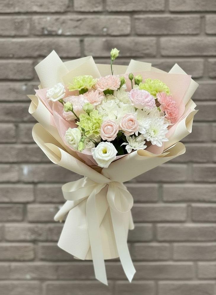 Букет цветов из: Гвоздики, Розы, Лизиантусы и Хризантемы в Пролетарске Ростовская область