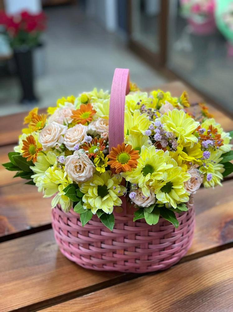 Цветочная композиция из Хризантемы и Розы в корзине в Пролетарске Ростовская область