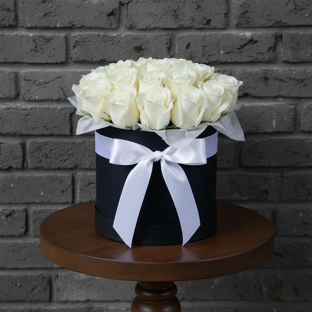 Цветочная композиция из Розы в шляпной коробке в Пролетарске Ростовская область